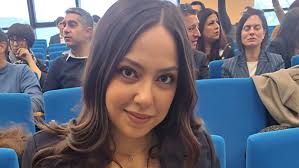 Veronica si laurea ma a discutere la tesi è il suo avatar: prima volta in  Italia