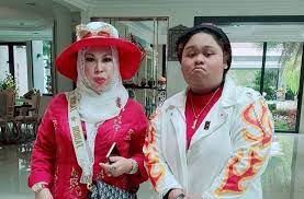 Mohd amin yasin, 42, diwakili peguamnya, mohd zaki zainal abidin dan nik mohamad amin nik abdullah. Terlalu Rindu Cik B Dan Kacak Bekas Suami Datuk Vida Buat Tuntutan Hadanah Saya Terasa Hati Ada Hubungi Mereka Tapi Orang Lain Jawab Sensasi Mstar