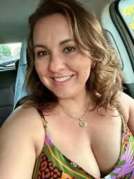 Sei quem tu e claro que podemos conversar. Você e muito legal simpática a  hora que QUIZER falar para isso somos educados e amigos. Um. Beijo. A. R U  chega de solidão.