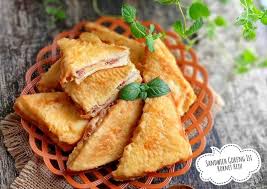 Tahu dipotong belah dua menjadi segitiga, isi dikeluarkan. Resep Sandwich Goreng Isi Kornet Keju Anti Gagal Ide Resep Harian