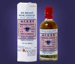 Kandungannya pun aman karena bebas paraben dan terbuat dari kayu putih berkualitas. 10 Minyak Gosok Khas Indonesia Yang Banyak Khasiat