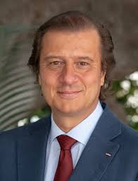 Albert Henriques's Instagram, Twitter & Facebook