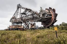 The machine weighs around 980 tons. The Blue Miracle The Largest Piece Of Abandoned Machinery In The World Abandoned Spaces