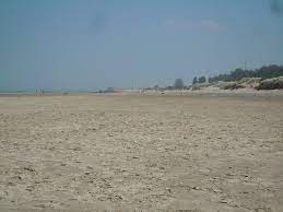 A 2h30 de paris, à ¼ d'heure du car ferry de ouistreham, à proximité des plages du débarquement et de caen, l'hôtel des thermes, classé 3 étoiles, bénéficie d'une situation exceptionnelle pour un séjour ou un week end en normandie. La Plage Vers Honfleur Bild Von Plage Du Butin Honfleur Tripadvisor