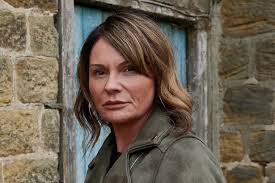 Breast cancer symptoms as Emmerdale Chas Dingle storyline leaves fans in  tears