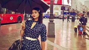 Avec un match de plus que le monténégro et la pologne, elle pourrait perdre sa place de leader du groupe dès la prochaine journée. Etudier En Angleterre Londres La Ville De Toutes Les Opportunites L Etudiant