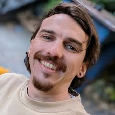 How to Keep in Touch with Former Colleagues