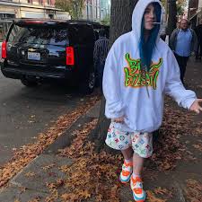 Before the green roots and the fuzzy tracksuits, billie eilish was kind of just a normal teenager. Is Billie Eilish Single What You Don T Know About Her Personal Life Billie Eilish Billie Fashion