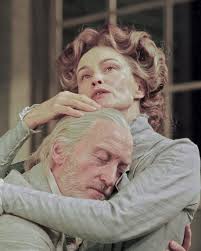 We are all excited and counting the days, the big premiere for Film  Adaptation of “Long Day's Journey Into Night” is just around the corner,  remembering some facts: 🏷 Jessica Lange originally