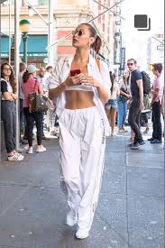 A On Twitter Gigi Hadid Street Style Mode Inspiration Stil