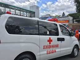 Chiều 28/8, ông đoàn ngọc hải (nguyên phó chủ tịch ubnd quận 1, tp.hcm) cho biết trưa nay, trước khu vực bv ung bướu tp.hcm (quận bình thạnh) ông đoàn ngọc hải xuất hiện cùng chiếc xe cứu thương có dán dòng chữ xe chở bệnh nhân nghèo về quê miễn phí khiến nhiều người bất ngờ. Ong Ä'oan Ngá»c Háº£i Tá»± Lai Xe Cá»©u ThÆ°Æ¡ng Chá»Ÿ Bá»‡nh Nhan Ngheo Vá» Que Miá»…n Phi