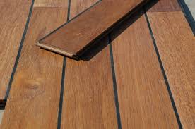 Dans la salle de bain ou dans la cuisine, ce bois aux couleurs chaudes apportent une réelle sensation de confort et de bien être. Parquet Merbau Huile Uv Pont Bateau Integre 12x90 Soboplac