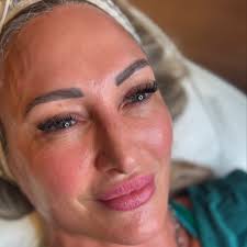 💭 𝐃𝐫𝐞𝐚𝐦𝐲 𝐒𝐤𝐢𝐧 𝐈𝐧𝐜𝐨𝐦𝐢𝐧g 💭 This beauty loves taking care  of her skin We switch it up all the time depending