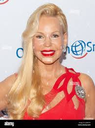 Brenda Dickson's Instagram, Twitter & Facebook