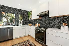 Midcentury Modern In Perfect Black And White Kitchen California Bungalow Features Dramat Modern Black Kitchen Modern Kitchen Design Mid Century Modern Kitchen