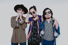 This is malaysian singers n new song. Everything To Know About Bunkface S 1st English Single In 6 Years Shiver Hype Malaysia