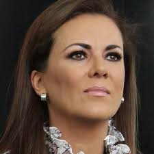 No me arrepiento por haber sido una aventura pasajera de tu tonto experimento no fue mi culpa haberle dado el corazón a quien no tiene. Biografia De Edith Marquez Edad Estatura Pack Esposo Hijos Laletrade Biografias Musica Y Letras