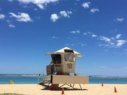 ワイキキで初サーフィン♪レッスンとボードレンタルおすすめは？荷物の管理もこれで安心！ | ホロホロアロハ