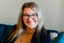 Tips for freshman apartment living and lease signing