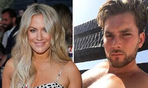Une vidéo où d'anciennes de ses professeures de son département de cœur (les yvelines), lui ont envoyé encouragements et soutiens. Caroline Flack Love Island Host Spotted On Intimate Date With Model Lewis Burton Celebrity News Showbiz Tv Express Co Uk