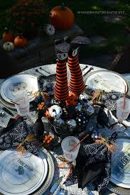 There's a table that's perfect for the adults and older children and a special one that's just perfect for the wee ghosts and goblins visiting this halloween. 20 Halloween Dining Table Setting Decor Ideas