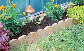fabriquer une bordure de jardin avec du bois de palette bordure jardin bois bordure de jardin bordure jardin