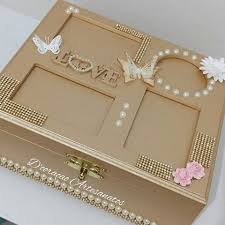 Caixa De Mdf Decorada Com Perola E Espelho Linda Caixa Em Mdf Com A Tampa De Fotos Decorada Com Apliques De Borboletas Strass E Perolas Um Charme Caix Caixa Mdf Caixa Artesanato Caixinha Com Fotos