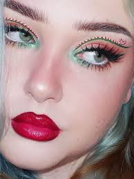 85+ Festive Christmas Makeup Looks for the Holiday