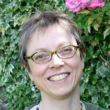 Liz Brownlee's Instagram, Twitter & Facebook