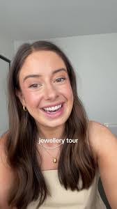 Ellie Connell's Instagram, Twitter & Facebook