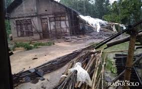 Bikin panik, angin puting beliung terjang waduk gajah mungkur di wongiri. Banjir Dan Puting Beliung Landa Dua Kecamatan Di Wonogiri