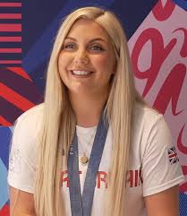 Amber Rutter's Instagram, Twitter & Facebook