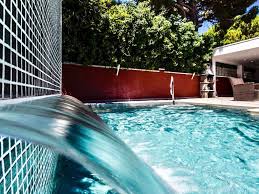 Piscine Pour Eviter Tout Debordement Piscine Soleil Vacances Piscine Detente Zen Locations Vacances Maison De Vacances Villa A Louer