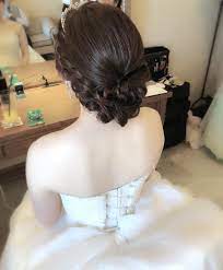 hair make catさんはinstagramを利用しています 挙式は清楚 可愛く サイドに編み込みを入れて甘さをup ピンクのブーケも可愛かった 令和婚 愛知花嫁 ウェディングドレス 挙式ヘア ブライダルヘア ティアラ 編み込みアレンジ 花嫁 髪型 アップ 花嫁
