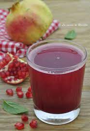 I succhi di frutta sono dissetanti, sono golosi e solo salutari, soprattutto se fatti a casa con frutta di stagione e con amore. Succo Di Melograno Fatto In Casa Ricetta