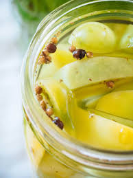 4 Ways To Pickled Green Tomatoes Garden Betty Recipe Pickled Green Tomatoes Green Tomato Recipes Green Tomatoes