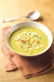Soupe Poireaux Pommes De Terre Au Curry Et Au Soja En 2020 Pommes De Terre Au Curry Soupe Poireaux Poireaux