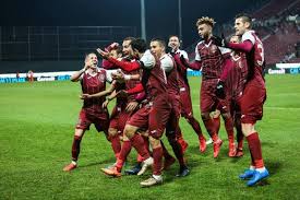 Portarul lituanian giedrius arlauskis a revenit in fotbalul romanesc la cfr cluj, formatie alaturi de care a cucerit trei titluri de campion in ultimii trei ani. Cfr Face Legea In Amicale Echipa Lui Dan Petrescu A Jucat DouÄ Meciuri Azi Si Le A Castigat Pe AmandouÄ