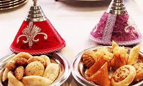 Het liefst wordt er 'schoon' geld gegeven, dus een nieuw bankbiljet, tijdens het suikerfeest, omdat je na het vasten zelf ook schoon bent. Het Suikerfeest Van R Himo En Veerle Artikel Femma