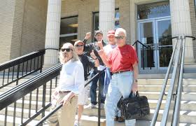 Advocates from Stateline Fight to Keep Lake Vista Apartments as Affordable  Housing