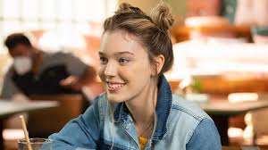 Estrela de série da Disney, atriz brasileira já escreveu trilogia e lançou  disco