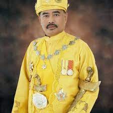 Raja noor jan shah, individu yang menganggap dirinya sebagai sultan melaka hari ini menuntut haknya sebagai sultan melaka. Raja Noor Jan Shah On Twitter This Is Why A Prime Minister Should Not Have Named An App After His Own Name Lol