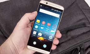 I guess this variant is meant for the usa and one really good thing about factory unlocked … Zte Axon 7 Mini Review Solid Phone With A Deal Breaking Flaw Tom S Guide