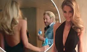 The neighborhood (previously welcome to the neighborhood emet is the perfect mom, boss, wife, friend and daughter. Jennifer Hawkins Flirts With Josh Lawson In Mount Franklin Commercial Daily Mail Online
