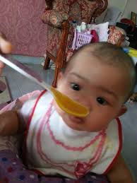 Afiq kalau makan mesti nak duduk walaupun masa umur 6 bulan tu baru belajar nak duduk. Tentang Hidup Baby 11 Bulan Tak Nak Makan