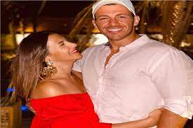 نشر الإعلامي المصري رامي رضوان صورة للممثلة المصرية دلال عبد العزيز على صفحته الخاصة، طلب من خلالها من المتابعين الدعاء لها بالشفاء. ÙƒÙŠÙ ÙˆÙ‚Ø¹Øª Ø¯Ù†ÙŠØ§ Ø³Ù…ÙŠØ± ØºØ§Ù†Ù… ÙÙŠ Ø­Ø¨ Ø±Ø§Ù…ÙŠ Ø±Ø¶ÙˆØ§Ù† Ø¨ÙˆØ§Ø¨Ø© Ø£Ø®Ø¨Ø§Ø± Ø§Ù„ÙŠÙˆÙ… Ø§Ù„Ø¥Ù„ÙƒØªØ±ÙˆÙ†ÙŠØ©