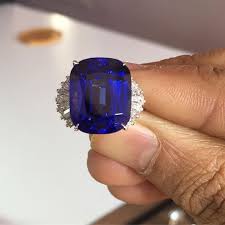 No Filter Needed For This Beautiful 14 Carat Tanzanite Ring Studded With Diamonds And Gold Serious Buyers Dm O Tanzanite Ring Diamonds And Gold Sapphire Ring