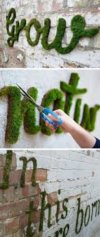 Deko Mit Moos Wanddeko Mit Moos In Altbau Aufschrift Moos Graffiti Diy Gartenideen Hinterhofideen