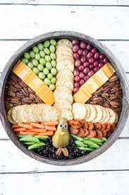 So, if you want to see some tasty & easy thanksgiving appetizer recipes that you can serve or take with you to dinner parties, keep reading! Thanksgiving Turkey Board By The Baker Mama Reluctant Entertainer