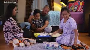 Namun perkahwinan mereka langsung tidak mewujudkan perasaan kasih sayang. Cinta Bukan Kristal Episod 5